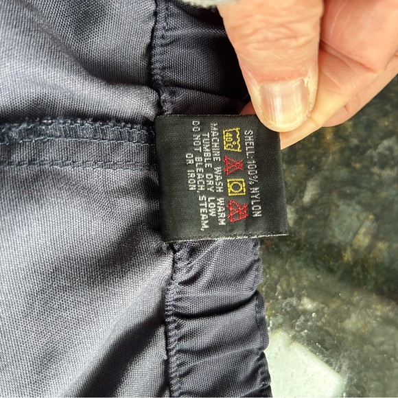 OuterSport men’s zip off hiking cargo pants. Elastic waist w belt. Nylon. Cargo - Picture 7 of 13